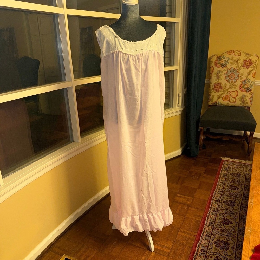 Vtg Katz sleeveless pastel pink nightgown w/ white embroidered eyelet lace